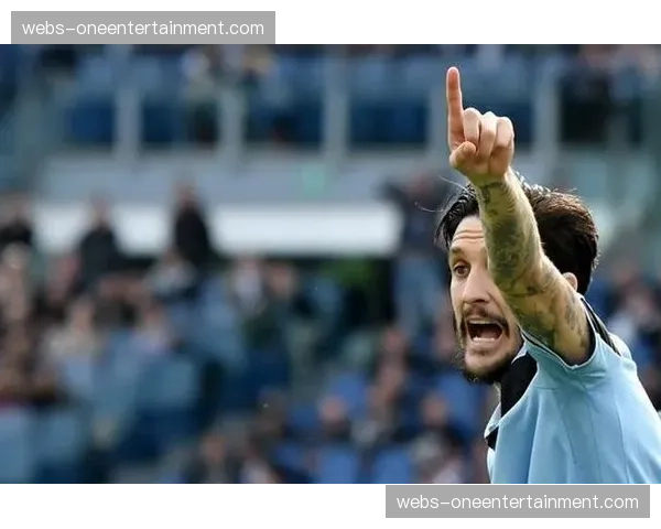 拉齐奥中场阿尔贝托独家专访:“在萨里麾下,我对传球路线的选择改变了。” 拉齐奥中场阿尔贝托独家专访:“在萨里麾下,我对传球路线的选择改变了。”